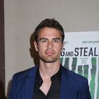 Theo James : que devient l'interprète de Quatre, 4 ans après la fin de Divergente ?