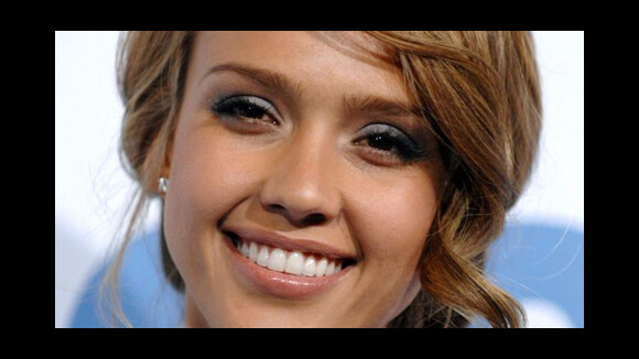 Jessica Alba ... la productrice de la future comédie basée sur Twitter