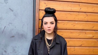 Hoshi attaquée sur son physique et jugée "effrayante" par un chroniqueur, elle contre-attaque