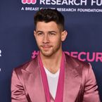 Nick Jonas blessé et à l'hôpital après un accident sur un tournage : il sort du silence