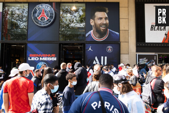Lionel Messi : son maillot du PSG déjà en rupture de stock, fil d'attente folle aux Champs Elysées
