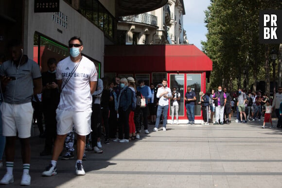 Lionel Messi : son maillot du PSG déjà en rupture de stock, fil d'attente folle aux Champs Elysées