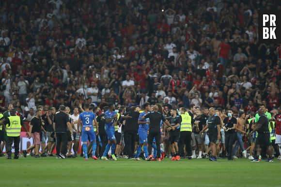 Nice-OM : Dimitri Payet blessé par un supporteur, bagarre générale sur la pelouse et match annulé