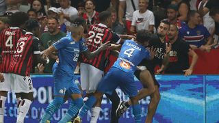 Nice-OM : Dimitri Payet blessé par un supporteur, bagarre générale sur la pelouse et match annulé