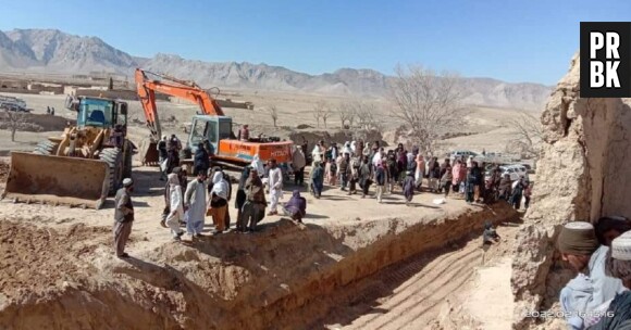 Haidar bloqué dans un puits en Afghanistan : le petit garçon apeuré, les secours sont sur place