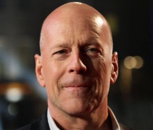 La bande-annonce vidéo du film Glass. Bruce Willis malade, il souffre d'aphasie et met donc fin à sa carrière d'acteur.