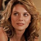 Les Frères Scott : Hilarie Burton menacée à l'époque de la série, des fétichistes voulaient lui "couper les pieds"