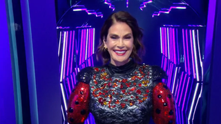 Mask Singer 2022 : Teri Hatcher en coccinelle, la star très émue par ce défi, "J'étais tellement fière de moi"