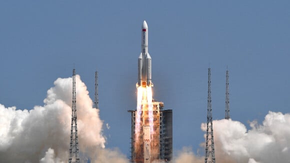 Il y a une énorme fusée chinoise hors de contrôle dans l'espace et nous ne savons pas où elle va atterrir