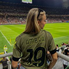 Cette influenceuse invitée en VIP à un match de foot a trouvé le meilleur moyen de faire rager les vrais supporters