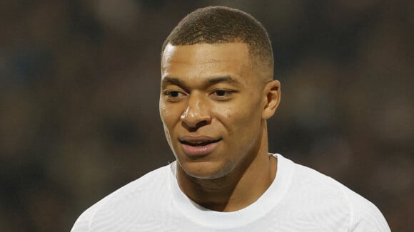 "Vous vous êtes agenouillés, c'est lamentable" : la FFF cède au boycott de Kylian Mbappé, les supporters n'en peuvent plus