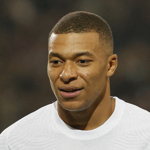 Kylian Mbappé boycott encore les sponsors de l'Equipe de France, les supporteurs sont saoulés