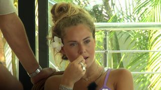 "J'ai énormément souffert" : Cassandra (La Bataille des Clans) se confie sur l'enfer qu'elle a vécu sur le tournage