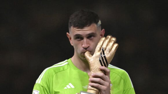 "Il s'est ch*é dessus" : après Kylian Mbappé, le gardien Emiliano Martinez attaque un autre Bleu après la finale de la Coupe du Monde 2022