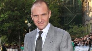 James Bond ... Finalement Ralph Fiennes dans le rôle du méchant