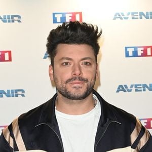 Un pari risqué mais donc gagné pour Kev Adams, qui pourrait bien retrouver la bonne image de ses débuts, quand tout lui souriait.
Kev Adams - Avant-première de la nouvelle série "Avenir" de TF1 à Boulogne-Billancourt le 15 février 2023. © Coadic Guirec/Bestimage