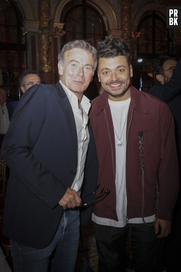 Exclusif - Franck Dubosc, Kev Adams - Personnalités au Gala pour les 10 ans de l'association "Princesse Margot", présenté par C.Beaugrand, à Paris. Le 15 novembre 2022 © Jack Tribeca / Bestimage  Exclusive - No Web No Blog pour Belgique et Suisse PRINCESSE MARGOT CP RETOUR Mardi 15 Novembre 2022 se tenait le gala de charité célébrant les 10 ans de l’association Princesse Margot à l’hôtel intercontinentale, à Paris organisé par sandra Sisley et son agence Sandra and Co en collaboration l’agence Helo. Princesse Margot est une association qui lutte contre les cancers pédiatriques fondé par Muriel Haddad en 2012 en souvenir de sa fille, Margot. Christophe Beaugrand, touché par le combat de Muriel a animé avec beaucoup d’amour la soirée. Une soirée qui a démarré avec un magnifique discours de Marlène Shiappa, secrétaire d’état chargée de l’économie sociale et solidaire et de la vie associative, au cœur de la magnifique salle de réception de l’hôtel aux côtés de la fondatrice Muriel Haddad. Beaucoup de personnalités se sont déplacés pour soutenir cette cause :Tout d ´abord Franck Dubosc qui malgré sa doulouresue blessure au genou a illuminé la soirée de sa présence aux côtés de sa compagne, l’actrice Josephine Drai, la comedienne Charlotte Gabris, Karima Charni de retour dans la Star academy mais comme Presentatrice cette fois çi, les artistes peintres Zara Boutayeb et Paco Winter, Daniella Lumbroso, Reem Kherici, Candice Mahout, Et bienevidemment Kev Adams Kev Adams, parrain de l’association, a pris le micro pour exprimer son investissement profond aux côtés de Muriel et symboliquement de tout les enfants malades et faire decoller les ventes d’enveloppe Pour recolter des dons. L’enjeu de cette soirée était de récolter des fonds afin de pouvoir réaliser une maison de Parents la « Marg’home» Des enveloppes cadeau était mises à l’honneur afin de pouvoir financer cette hébergement solidaire. L’artiste et chanteur Symons a fait battre le cœur de la salle avec son titre « Paris », Joyce Jonathan s’est ensuite mis au piano pourinterpréter « Les filles d’aujourd’hui » enveloppé par la majorité des convives, sortis de table pour se rassembler autour d’elle. Le chanteur Philippe Kelly et Tom Lebb se sont unis pour jouer « Talkin bout’ a révolution » de Tracy Chapman, repris par la foule… Et enfin pour clôturer cette soirée magique, tous les bénévoles sont montés sur scène au milieu de Christophe Beaugrand en donnant « rendez-vous dans 10 ans » de Patrick Bruel à tous ceux qui sont touchés par cette lutte. Belle image d’espoir et de convivialité pour tous ceux qui souffent, vive Princesse Margot !