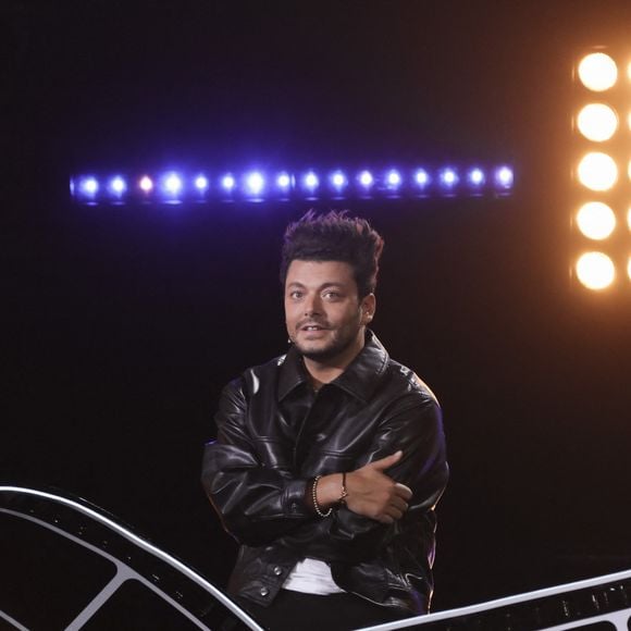 Exclusif - No Web - Kev Adams - Tournage de l'émission "Sketch Story", présentée par L.Boccolini. Le 12 septembre 2022 C’est l’une des nouveautés de cette rentrée 2022. Samedi 8 octobre à 21h10, retrouvez « Sketch Story », la nouvelle création originale de France 2 dans laquelle les stars de l’humour vont réinterpréter leurs sketchs les plus célèbres dans de courtes fictions ! Dans ce show d’humour inédit, présenté par L.Boccolini, découvrez les sketchs cultes comme vous ne les avez jamais vus : « Le train pour Pau » de Chevallier et Laspalès, « Les coiffeuses » des Chevaliers du Fiel, « Le permis de conduire » de M.Robin et P.Palmade, « Le cocktail mondain » d’A.Roumanoff, « Les pétasses » des Inconnus, « François Hollande » de L.Gerra,  « Madame Sarfati : Allô la police » d’É.Kakou, « Chère Maman » de R.Magdane, etc. L’émission sera aussi l’occasion pour les invités de la soirée de vous présenter sur scène leurs sketchs les plus drôles. Humour, convivialité et originalité… Une soirée de rire totalement inédite à découvrir exclusivement sur France 2 ! © Jack Tribeca / Bestimage  Exclusive - No Web No Blog pour Belgique et Suisse