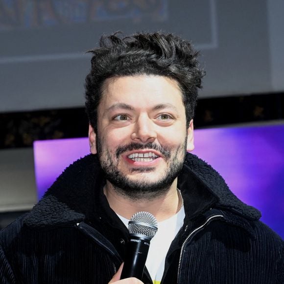 Exclusif - Kev Adams lors de la soirée de gala d'exception pour les 10 ans de l'association "Les Rois du monde" (LRDM) à la salle Wagram à Paris le 14 mars 2022. Les Rois du Monde est une association loi 1901, créée en 2012, elle oeuvre pour les enfants nécessiteux, orphelins et hospitalisés de manière financière, matérielle, culturelle et distrayante. © Rachid Bellak / Bestimage  Exclusive - No web en Suisse / Belgique