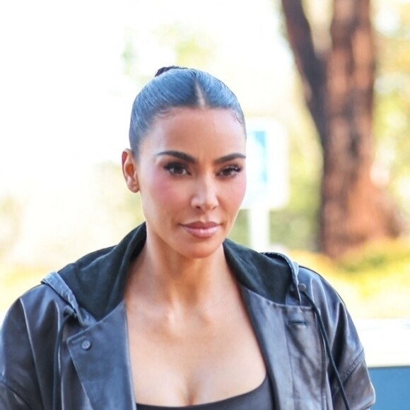 Kim Kardashian va voir ses enfants jouer au basketball à Los Angeles, le 17 février 2023.  Kim Kardashian rocks an all black outfit while attending Saint's basketball game at Mamba Academy in Los Angeles. 