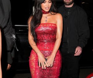 Kim Kardashian arrive à la soirée Dolce & Gabbana durant la Fashion Week de Milan, Italie, le 25 Février 2023  BGUK_2579709 - Milan, ITALY - Reality TV mogul Kim Kardashian at the Dolce & Gabbana party during Milan Fashion Week Pictured: Kim kardashian 