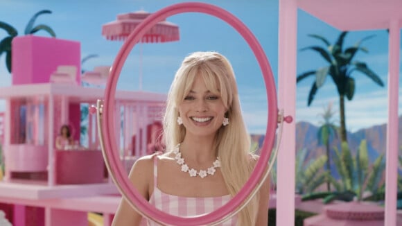 Du ciné à Netflix en passant par la mode et les mèmes : mais pourquoi Barbie rend tout le monde zinzin ?