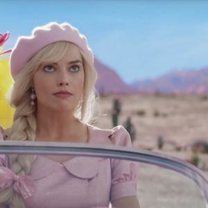 Tout le monde délire sur les teasers du film Barbie de Greta Gerwig, version "live" du jouet mettant en scène Margot Robbie et Ryan Gosling - oui oui, des acteurs à Oscars dans un film Barbie.