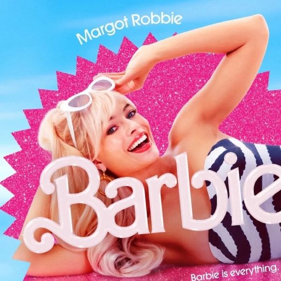 Résultat, sur Twitter, les mêmes adultes vont jusqu'à utiliser le "Générateur de Selfies Barbie" (dispo ici même) afin d'intégrer leur photo de profil à un filtre Barbie, détournant l'affiche du film, pour plus de fun.
