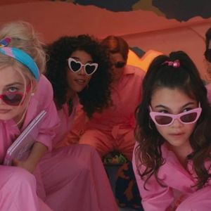 Un état d'esprit rock et badass pas si éloigné de celui d'une Olivia Rodrigo ou d'une Billie Eilish. 
