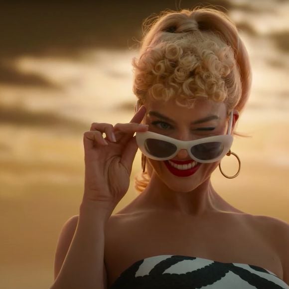 Le succès du dernier teaser mis en ligne sur YouTube (18 millions de vues en neuf jours) et le partage massif des nombreuses affiches du film ont fini d'installer l'étrange équation "Barbie = cool" aux yeux d'Internet.