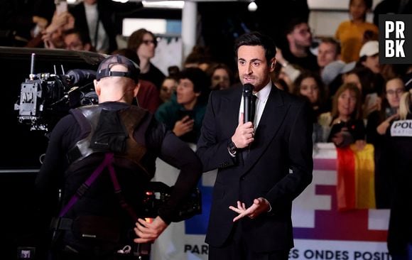 Camille Combal au photocall de la 24ème édition des "NRJ Music Awards (NMA)" au Palais des Festivals à Cannes le 18 novembre 2022. © Dominique Jacovides / Bestimage 