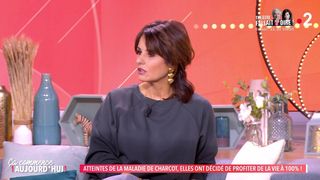 Ca commence aujourd'hui : Faustine Bollaert choquée par la façon dont une invitée a appris la maladie de sa soeur