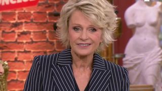 Affaire conclue : consternée par l'humour des acheteurs, une vendeuse leur met un vent magistral