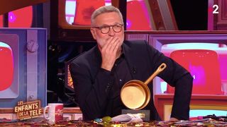 "J'ai touché le kiki..." : gros malaise pour Laurent Ruquier, une invitée des Enfants de la télé balance sur leur nuit, et ils n'ont pas du tout la même version