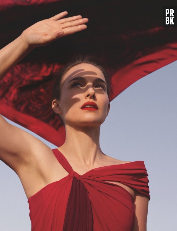 Dior lance un nouveau rouge à lèvres avec sa campagne Rouge Dior Forever mettant en vedette les ambassadrices de la marque Natalie Portman et Yara Shahidi.