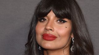 Jameela Jamil a refusé de tourner des scènes de sexe pour une série phare de Netflix... mais elle a (presque) un petit regret