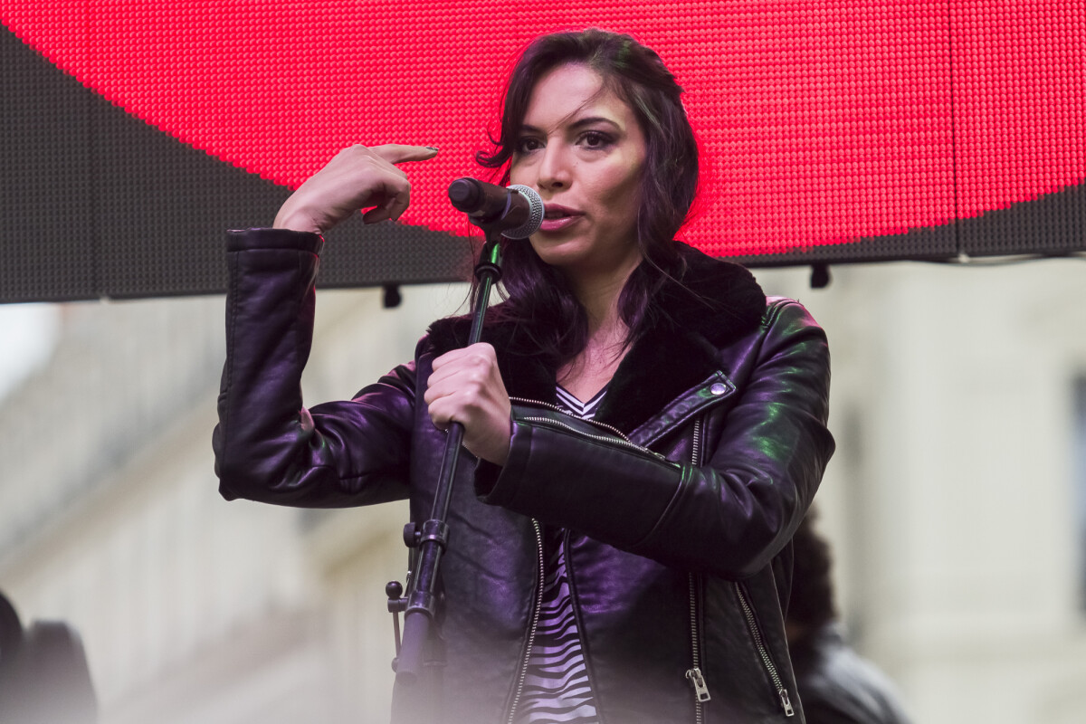 Photo : Zaho lors du concert MFM Radio Live, place de la République à ...
