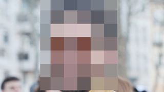 Cet humoriste passé par Quotidien se confie sans filtre sur son coming-out et dénonce les "crachats" et "insultes"
