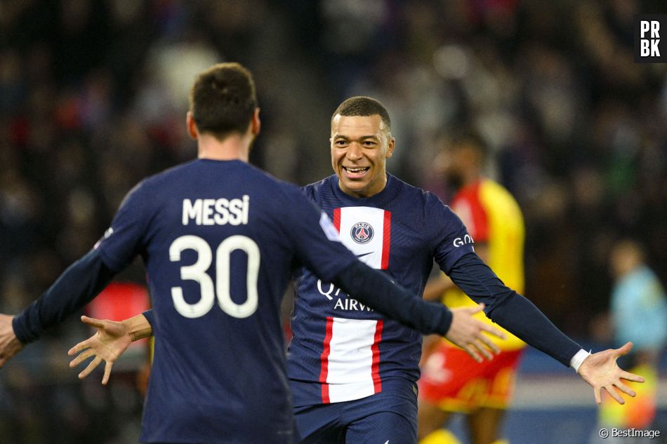 Joie des joueurs du PSG apres le but de Lionel Messi contre le RC Lens (3-1) au Parc des Princes à Paris le 15 avril 2023.