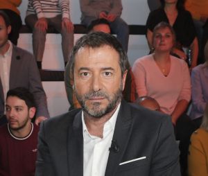 Exclusif - Bernard Montiel - Sur le plateau de l’émission TPMP (Touche Pas à Mon Poste) présentée en direct par C.Hanouna et diffusée sur C8 - Paris le 06/12/2022 - © Jack Tribeca / Bestimage 
