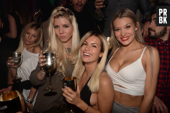 Jessica Thivenin, Carla Moreau, Montaine Mounet - Les "Marseillais" font la fête lors de la soirée "La Parisienne" à la boîte de nuit "L'Héritage" à Paris, le 21 février 2017. © Rachid Bellak/Bestimage