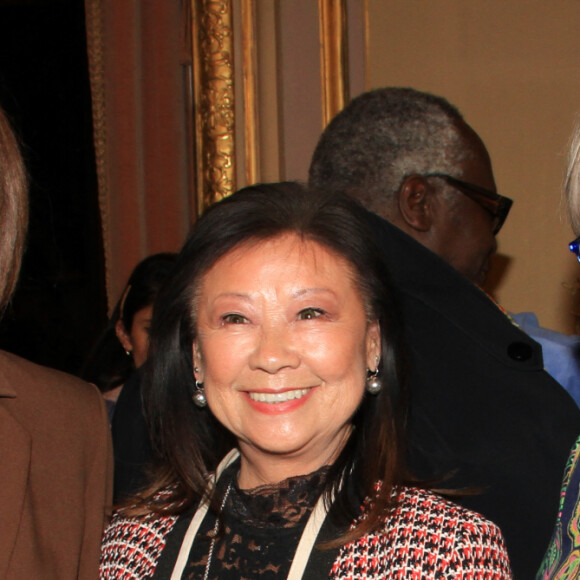 Viviane Blassel, Jeanne d'Hauteserre, maire du 8ème arrondissement de Paris, Laurence Boccolini - People au défilé de mode Fabienne.Thibeault Pictur Elle 2022 femmes rondes à la mairie du 8ème arrondissement de Paris le 5 avril 2022. © Philippe Baldini / Bestimage 