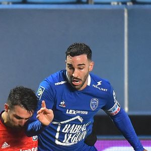 Dubois Leo vs Adil Rami lors du match de football Ligue 1 Uber Eats opposant l'Espérance sportive Troyes Aube Champagne (ESTAC) à l'Olympique lyonnais (OL) au stade de l'Aube à Troyes, France, le 16 janvier 2021. Lyon a gagné 1-0. © Mao/Panoramic/Bestimage 