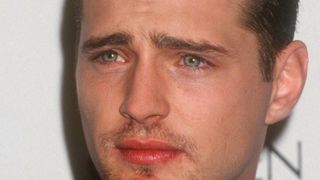 "Nous vivions de ramen et de bières" : Jason Priestley raconte sa coloc avec Brad Pitt dans les années 90