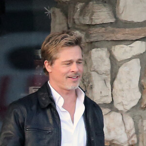 Brad Pitt et George Clooney poursuivent le tournage du film "Wolves" (Apple tv) à Los Angeles, le 24 avril 2023.