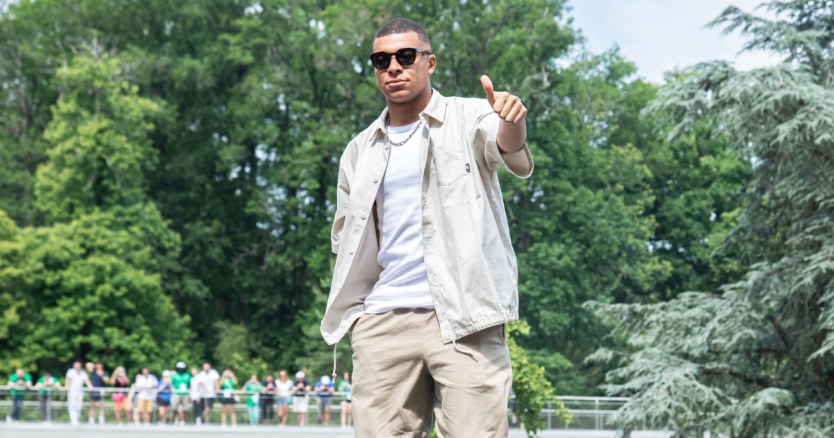 Kylian Mbappé Arrive à Clairefontaine Le 9 Juin 2023 Purebreak