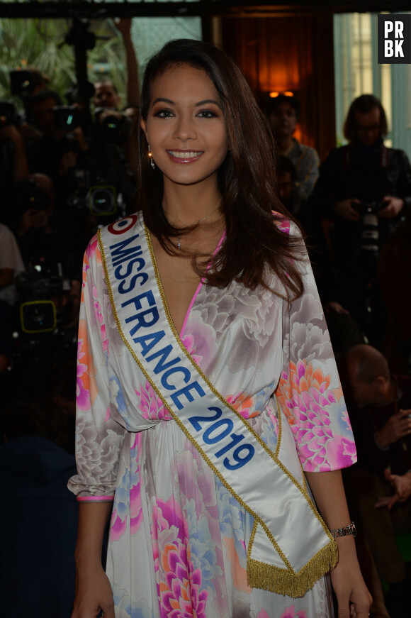 Vaimalama Chaves, Miss France 2019 - People au défilé de mode Prêt-à-Porter automne-hiver 2019/2020 "Léonard Paris" à Paris. Le 1er mars 2019 © Veeren-CVS / Bestimage