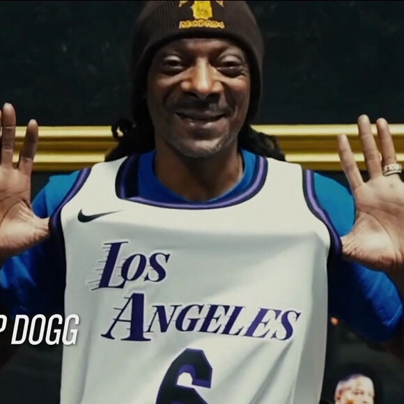 Les trois artistes sélectionnés représentant trois époques bien disctinctes. 
Snoop Dogg - Les célébrités félicitent LeBron James pour son record en NBA.