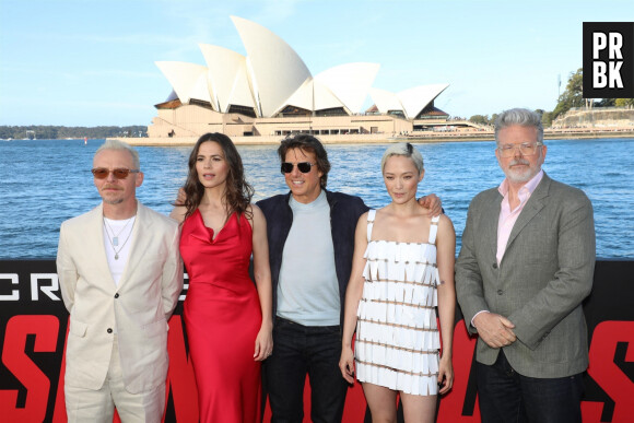 Sydney, AUSTRALIA - MISSION: IMPOSSIBLE - DEAD RECKONING PART ONE Photo Call with a backdrop of Sydney Opera House and Sydney Harbour Bridge. Pictured: Simon Pegg, Hayley Atwell, Tom Cruise, Pom Klementieff, Christopher McQuarrie 