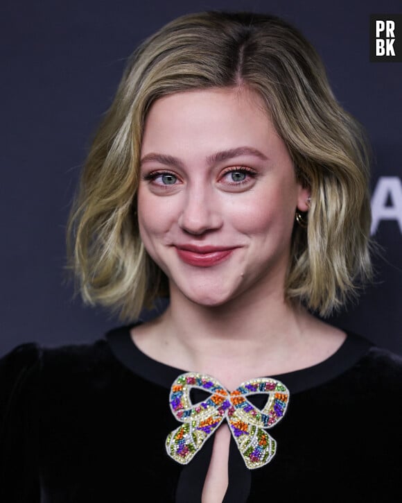 Lili Reinhart - Photocall de la série Riverdale lors du Paleyfest 2022 à Hollywood le 9 avril 2022.